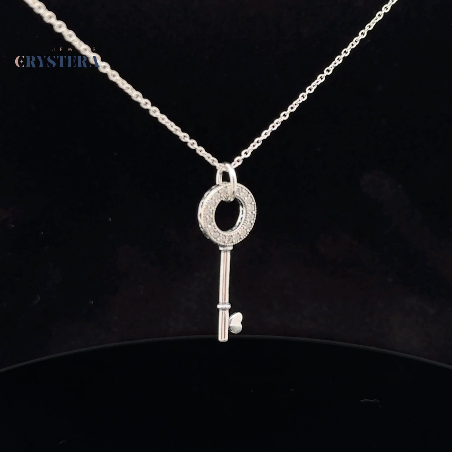 Elegant key necklace